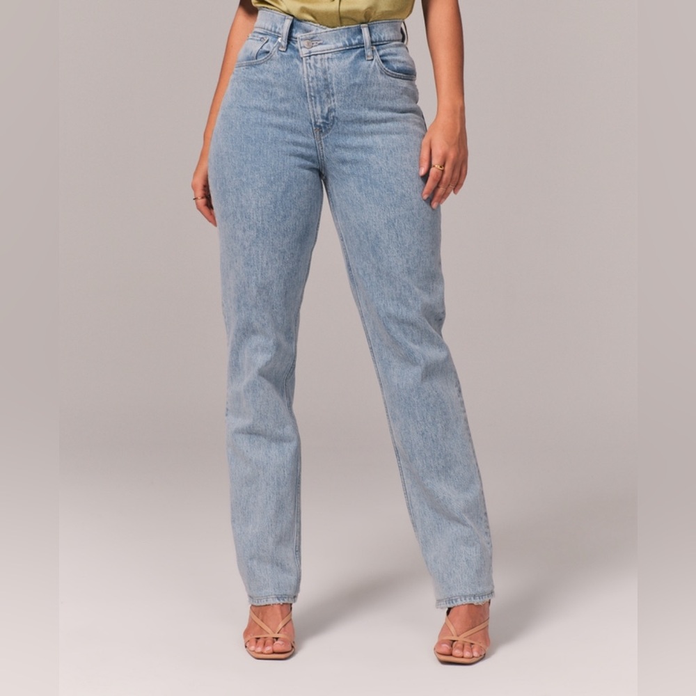 Abercrombie curve love ultra high rise 90’s straight jean